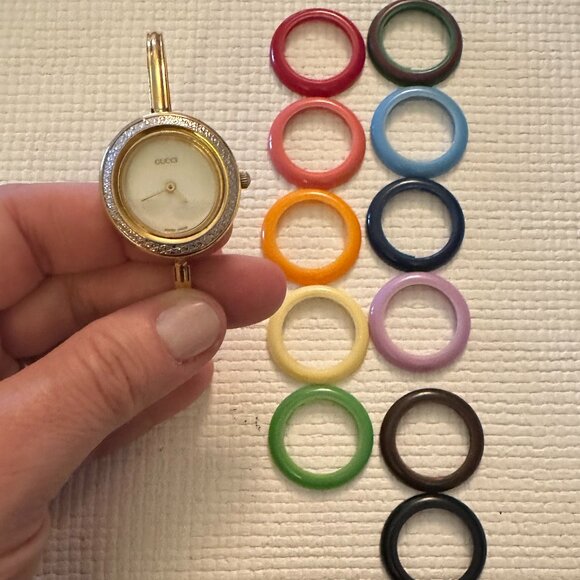 In Original Box Gucci 1980’s Interchangeable Bezel Gold Bracelet Watch - Picture 4 of 13